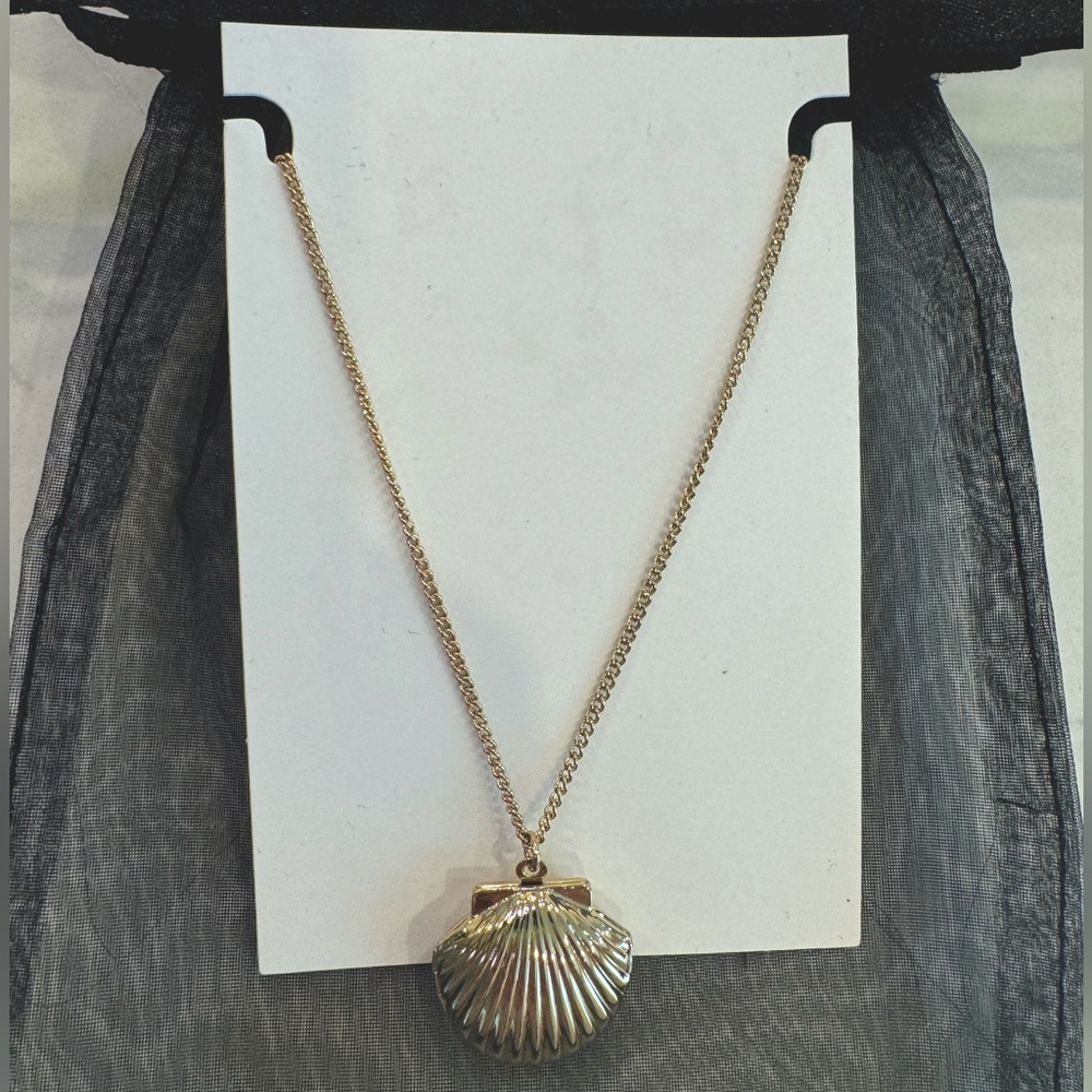 Gold Shell Pendant Necklace